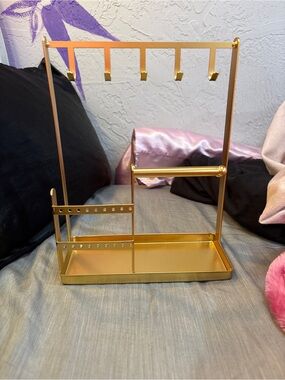 SHEIN Gold Jewelry Organizer Stand